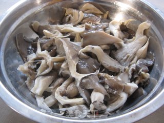 炸蘑菇的做法步骤：1