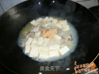 鱼骨架豆腐汤的做法步骤：5