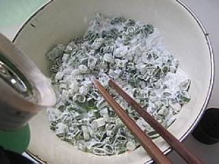 打破传统的味觉习惯----葱香咸味油糍的做法步骤：5