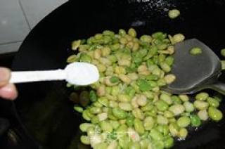 简单美味--炒蚕豆的做法步骤：4