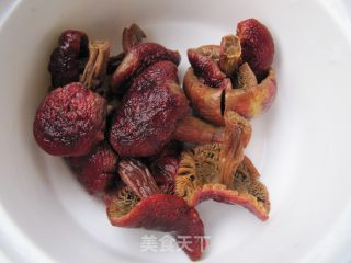 红菇炖老鸭的做法步骤：2