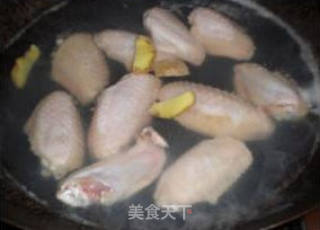 可乐鸡翅的做法步骤：1