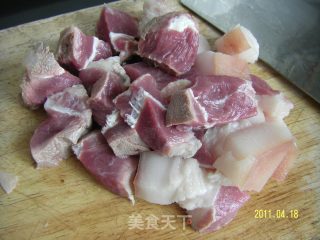 原香土豆块烧肉——十分详细版的做法步骤：2