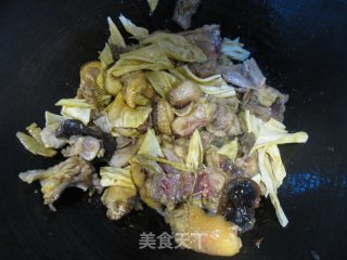 腐竹香菇焖鸡的做法步骤：5