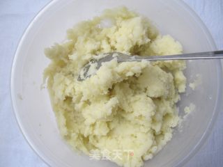 圣诞树土豆泥的做法步骤：1