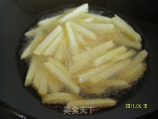 土豆条炝炒孜然牙签肉的做法步骤：4