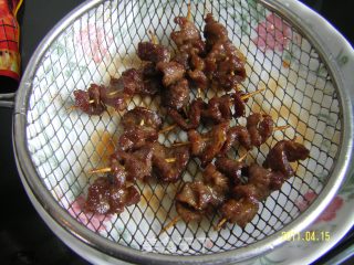 土豆条炝炒孜然牙签肉的做法步骤：5