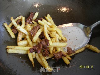 土豆条炝炒孜然牙签肉的做法步骤：6