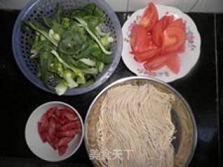 面条机做营养面-----番茄香肠鸡蛋面的做法步骤：1