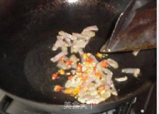 藜蒿炒腊肉的做法步骤：5