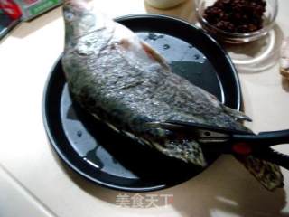 美味儿鲜嫩的“自制酱料烤鱼”的做法步骤：2