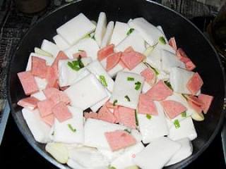 咸菜火腿炒年糕的做法步骤：5
