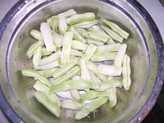 干煸四季豆的做法步骤：2