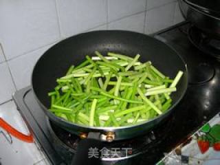 蒜薹炒鸡蛋的做法步骤：7