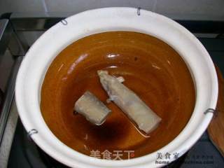 【特色菜肴】@@咸鱼花腩煲的做法步骤：2