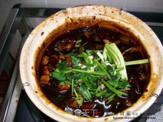 【特色菜肴】@@咸鱼花腩煲的做法步骤：11