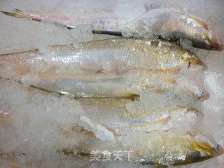 清蒸刀鱼的做法步骤：1
