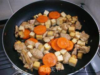 家常菜肴@@五香豆腐萝卜卤肉的做法步骤：6