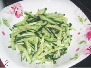 凉拌黄瓜薄粉皮的做法步骤：2