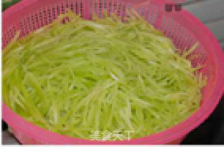 香油莴笋丝的做法步骤：2