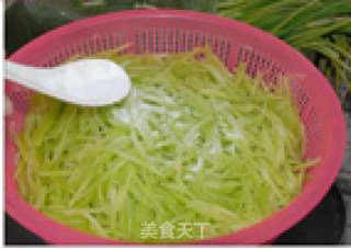 香油莴笋丝的做法步骤：3