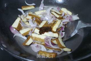 洋葱炒香干的做法步骤：4