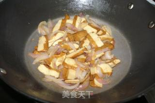 洋葱炒香干的做法步骤：6