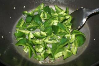 圆椒炒肉片的做法步骤：2
