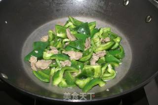 圆椒炒肉片的做法步骤：3