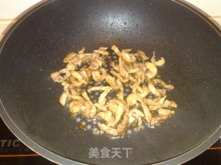 【平淡的幸福】肉丝炒蒜薹的做法步骤：4