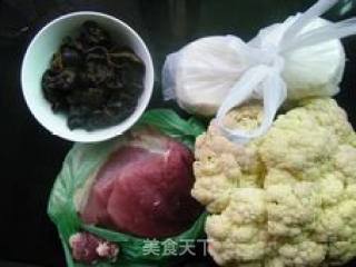 花菜木耳鲜肉蒸饺的做法步骤：1