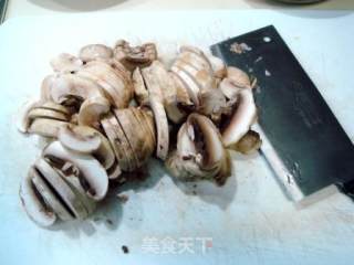 家常小炒“蚝油蘑菇肉片”的做法步骤：2