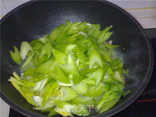 【平淡的幸福】肉丝炒芹菜的做法步骤：5