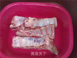 【平淡的幸福】红烧排骨的做法步骤：1
