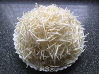 【酸辣芋头丝】的做法步骤：2
