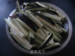 鱼香茄子的做法步骤：1