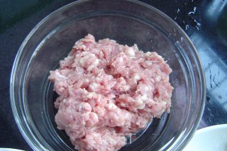 米豆腐肉丸汤的做法步骤：1