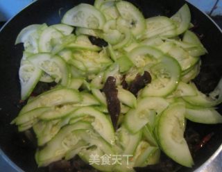黑木耳炒青瓜的做法步骤：6