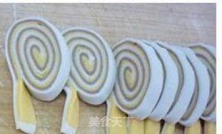 棒棒糖花卷的做法步骤：4