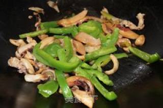 孜然墨鱼干炒青椒的做法步骤：10