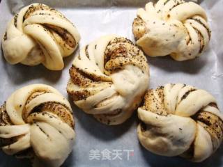 红糖芝麻花样面包的做法步骤：14