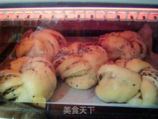 红糖芝麻花样面包的做法步骤：16