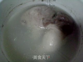 咸菜猪肚汤的做法步骤：1
