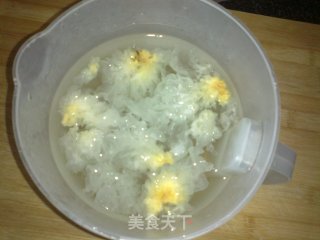 嫩肤美容、滋阴润肺－银耳木瓜羹的做法步骤：2
