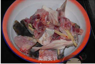 花蛤鱼头粥的做法步骤：1