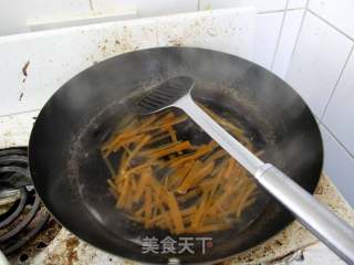 三鲜炒肉丝的做法步骤：4