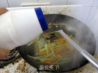 三鲜炒肉丝的做法步骤：8