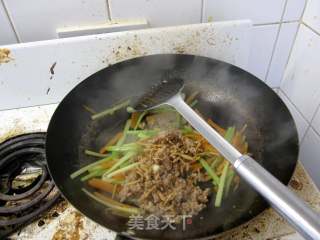 三鲜炒肉丝的做法步骤：9