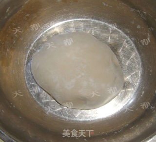 绝对东北独有--【酸菜猪肉水饺】的做法步骤：2