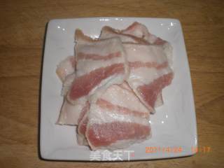 蒜苗回锅肉的做法步骤：1